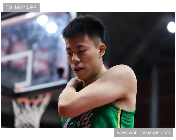 上海男篮延续攻防节奏,末节发力击退深圳队 上海男篮延续攻防节奏,末节发力击退深圳队