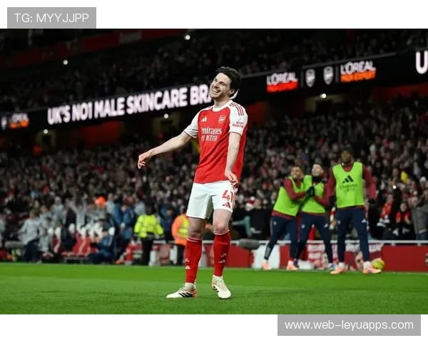 阿森纳训练视频：边后卫的冲刺回防画面被广泛转发