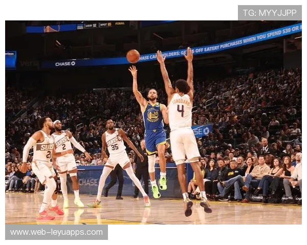 勇士凭借全队高效表现击败太阳，重返西部前六，勇士出场